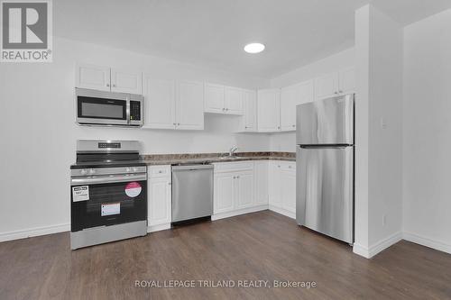 207 - 25 Orchard Street, London South (South E), ON - Indoor Photo Showing Kitchen With Stainless Steel Kitchen