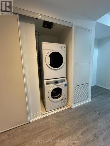 810 - 251 Jarvis Street, Toronto, ON - Indoor Photo Showing Laundry Room