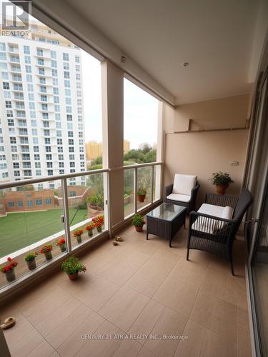 810 - 251 Jarvis Street, Toronto, ON -  With Exterior