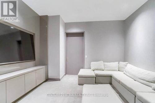 810 - 251 Jarvis Street, Toronto, ON - Indoor