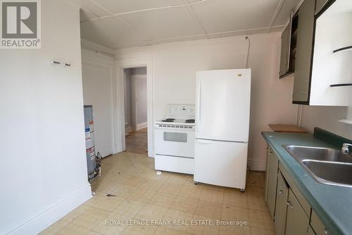48 - 50 Lorne Avenue, Chatham-Kent (Chatham), ON - Indoor Photo Showing Kitchen With Double Sink