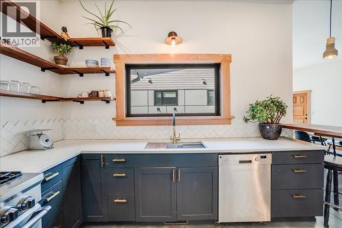 922 Front Street, Nelson, BC - Indoor Photo Showing Kitchen