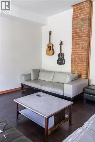 922 Front Street, Nelson, BC - Indoor Photo Showing Living Room