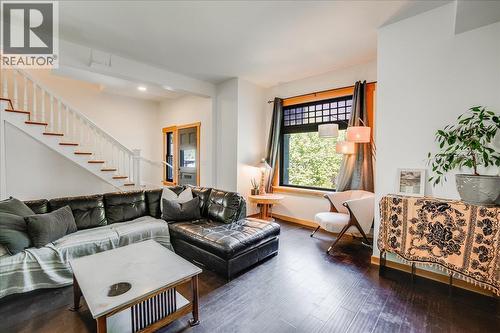 922 Front Street, Nelson, BC - Indoor Photo Showing Living Room