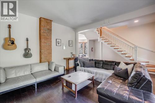 922 Front Street, Nelson, BC - Indoor Photo Showing Living Room