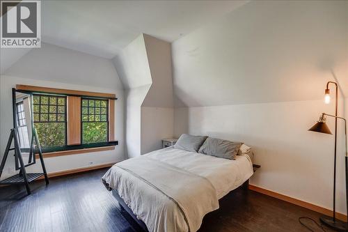 922 Front Street, Nelson, BC - Indoor Photo Showing Bedroom
