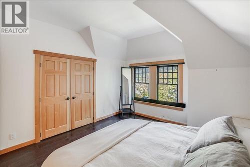 922 Front Street, Nelson, BC - Indoor Photo Showing Bedroom