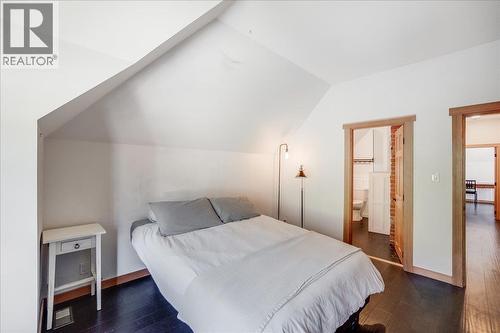 922 Front Street, Nelson, BC - Indoor Photo Showing Bedroom