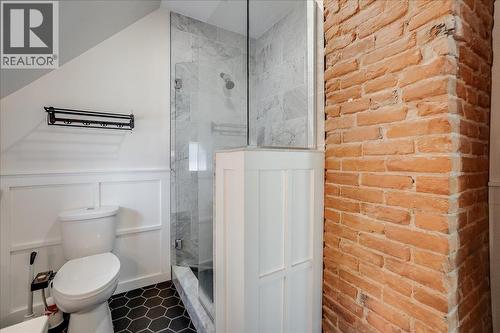 922 Front Street, Nelson, BC - Indoor Photo Showing Bathroom