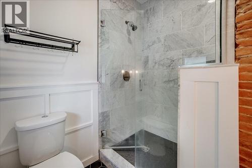 922 Front Street, Nelson, BC - Indoor Photo Showing Bathroom