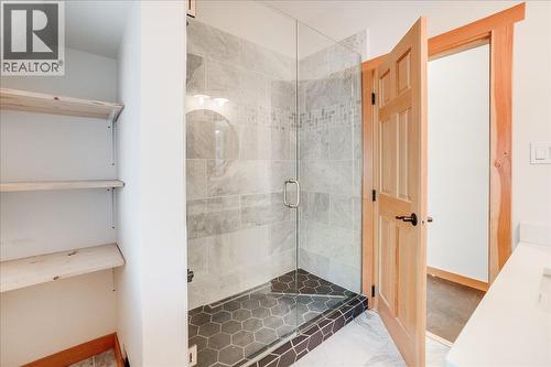 922 Front Street, Nelson, BC - Indoor Photo Showing Bathroom