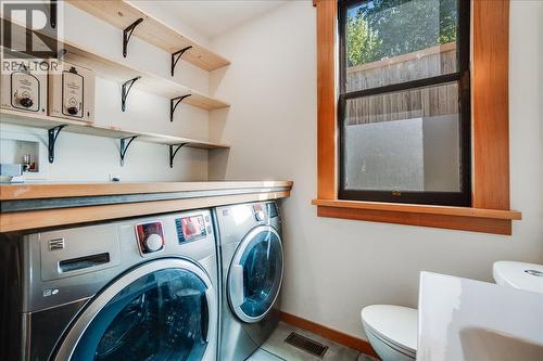922 Front Street, Nelson, BC - Indoor Photo Showing Laundry Room
