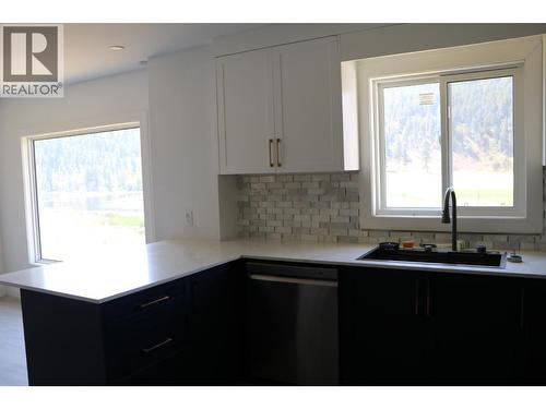 2448 Barnhartvale Road, Kamloops, BC - Indoor Photo Showing Kitchen
