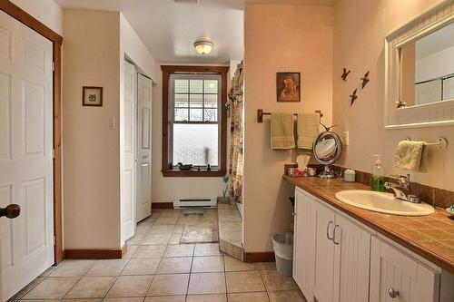Salle de bains - 1099  - 1105 Rue Main, Ayer'S Cliff, QC - Indoor Photo Showing Bathroom