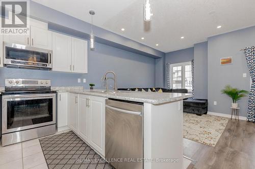 9 Hiscott Drive, Hamilton, ON - Indoor Photo Showing Kitchen