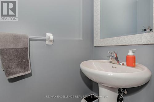 9 Hiscott Drive, Hamilton, ON - Indoor Photo Showing Bathroom
