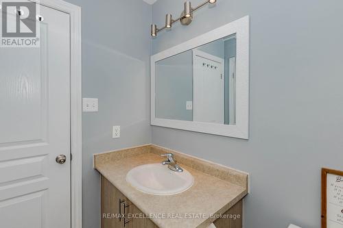 9 Hiscott Drive, Hamilton, ON - Indoor Photo Showing Bathroom