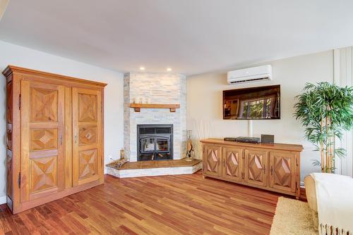 Dining room - 305 Ch. Poirier, Rigaud, QC - Indoor Photo Showing Living Room With Fireplace