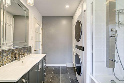 Bathroom - 305 Ch. Poirier, Rigaud, QC - Indoor Photo Showing Laundry Room