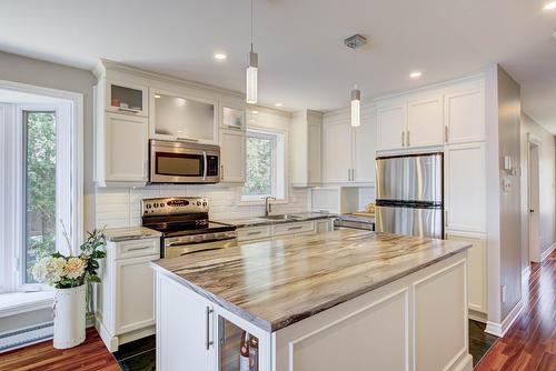 Kitchen - 305 Ch. Poirier, Rigaud, QC - Indoor Photo Showing Kitchen With Upgraded Kitchen