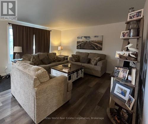 35 Pottawatomie Drive, Saugeen Shores, ON - Indoor Photo Showing Living Room