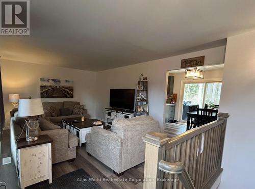 35 Pottawatomie Drive, Saugeen Shores, ON - Indoor Photo Showing Living Room