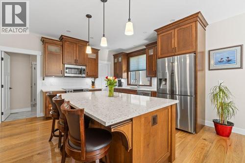 1321 24 Street Se, Salmon Arm, BC - Indoor Photo Showing Kitchen With Stainless Steel Kitchen