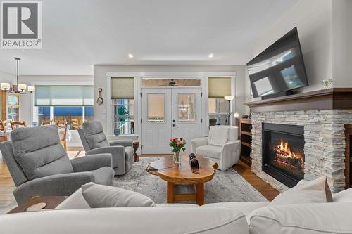 1321 24 Street Se, Salmon Arm, BC - Indoor Photo Showing Living Room With Fireplace