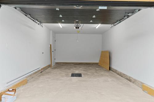 Garage - 235 Rue De La Barrière, Salaberry-De-Valleyfield, QC - Indoor Photo Showing Garage