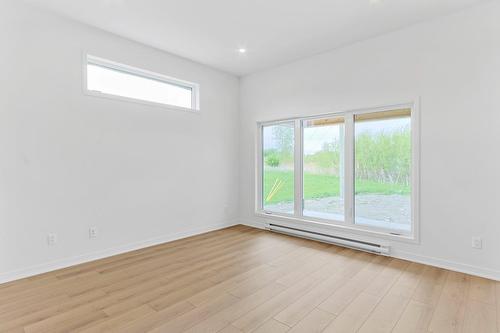 Living room - 235 Rue De La Barrière, Salaberry-De-Valleyfield, QC - Indoor Photo Showing Other Room