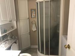 Salle de bains attenante à la CCP - 