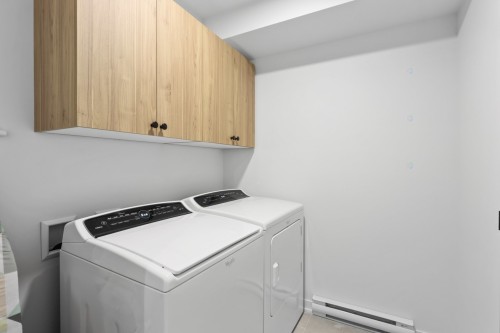 Salle de bains - 251 Rue De La Barrière, Salaberry-De-Valleyfield, QC - Indoor Photo Showing Laundry Room