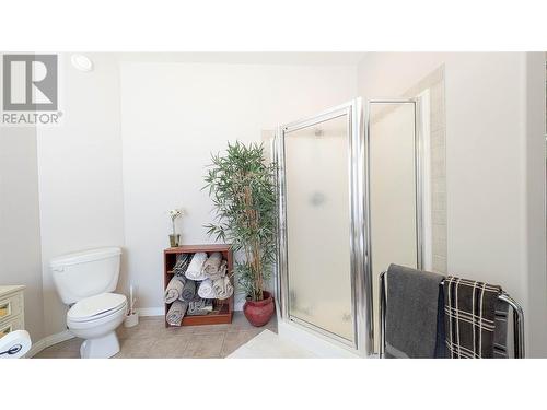 6182 Hwy 3-93 Highway, Cranbrook, BC - Indoor Photo Showing Bathroom