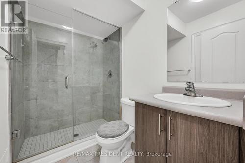 8575 Financial Drive, Brampton, ON - Indoor Photo Showing Bathroom