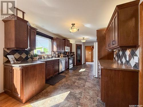 11 Conlin Drive, Swift Current, SK - Indoor Photo Showing Kitchen