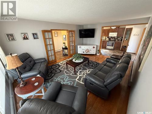 11 Conlin Drive, Swift Current, SK - Indoor Photo Showing Living Room