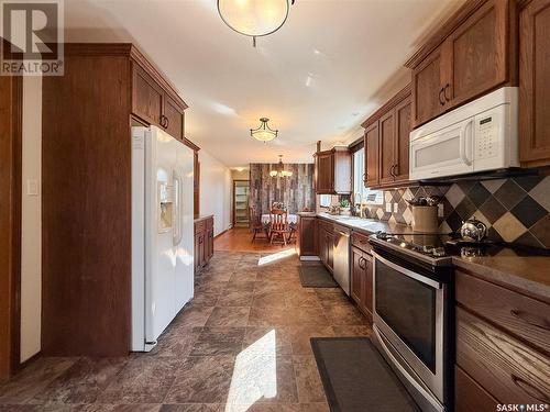 11 Conlin Drive, Swift Current, SK - Indoor Photo Showing Kitchen