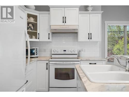 3606 25Th Avenue Unit# 109, Vernon, BC - Indoor Photo Showing Kitchen