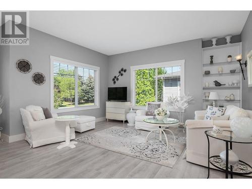 3606 25Th Avenue Unit# 109, Vernon, BC - Indoor Photo Showing Living Room