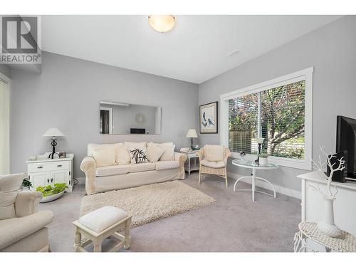 3606 25Th Avenue Unit# 109, Vernon, BC - Indoor Photo Showing Living Room