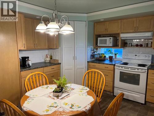 Kitchen with Pantry - 1121 Erickson Road, Creston, BC - Indoor