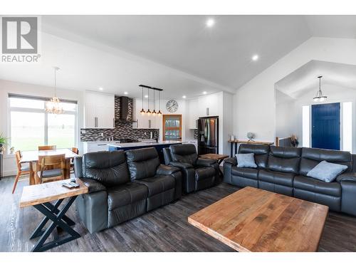 7400 Taborview Drive, Prince George, BC - Indoor Photo Showing Living Room