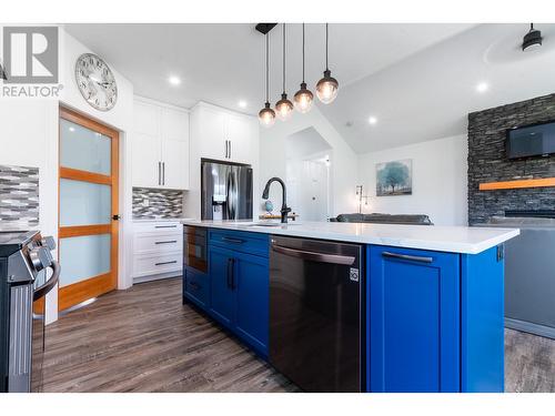 7400 Taborview Drive, Prince George, BC - Indoor Photo Showing Kitchen With Upgraded Kitchen