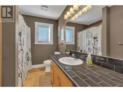 1623 Blackwood Drive, West Kelowna, BC - Indoor Photo Showing Bathroom