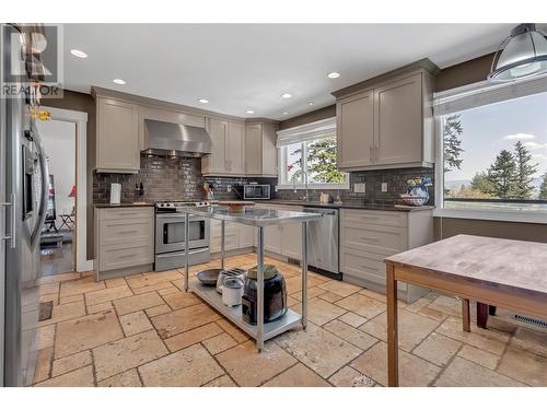 1623 Blackwood Drive, West Kelowna, BC - Indoor Photo Showing Kitchen