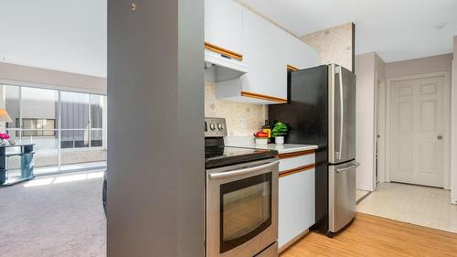209-3609 30 Avenue, Vernon, BC - Indoor Photo Showing Kitchen