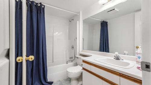 209-3609 30 Avenue, Vernon, BC - Indoor Photo Showing Bathroom