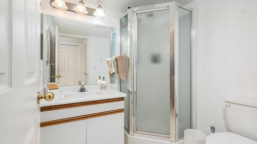 209-3609 30 Avenue, Vernon, BC - Indoor Photo Showing Bathroom