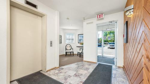 209-3609 30 Avenue, Vernon, BC - Indoor Photo Showing Other Room
