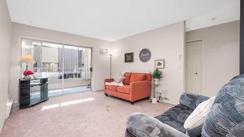 209-3609 30 Avenue, Vernon, BC - Indoor Photo Showing Other Room